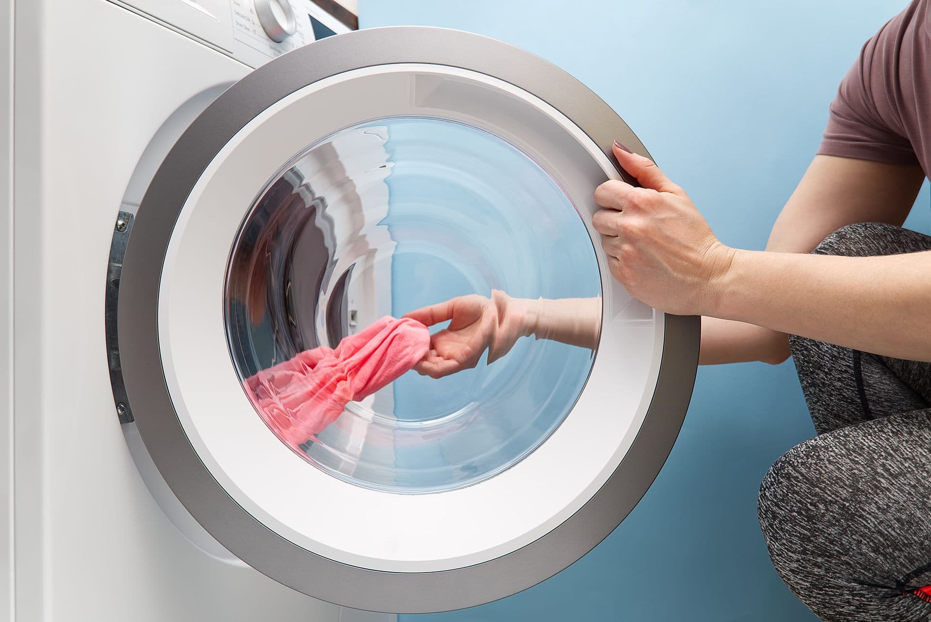 fewa-main-bigstock-Girl-Takes-Out-The-Laundry-Fro-366808921.jpg